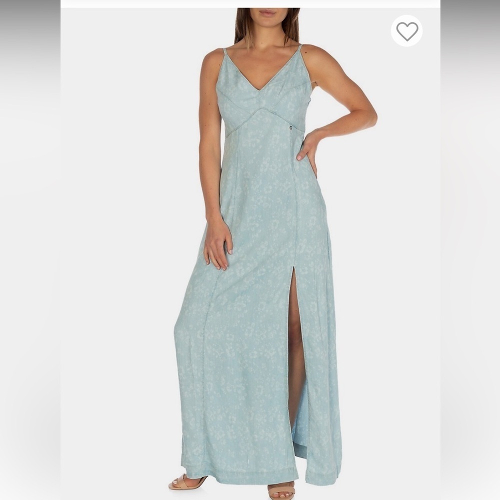GUESS

Cruz Floral Denim Maxi Dress